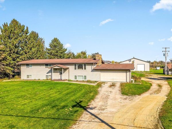 8716 W Saint Lawrence Avenue, Beloit, WI 53511