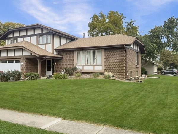 700 W 58th Street , Westmont, IL 60559
