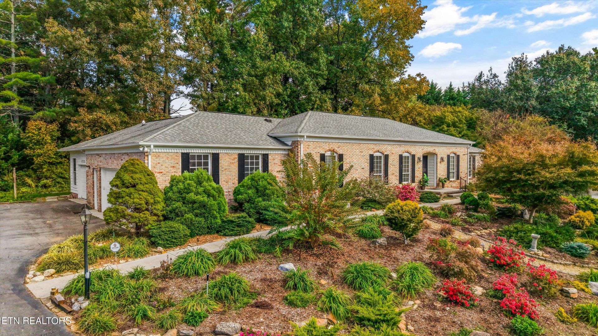 902 Ruffian Lane, Knoxville, TN 37923 Main Photo