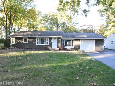 5674 Brunswick Boulevard , Waterford Township, Mi 48327