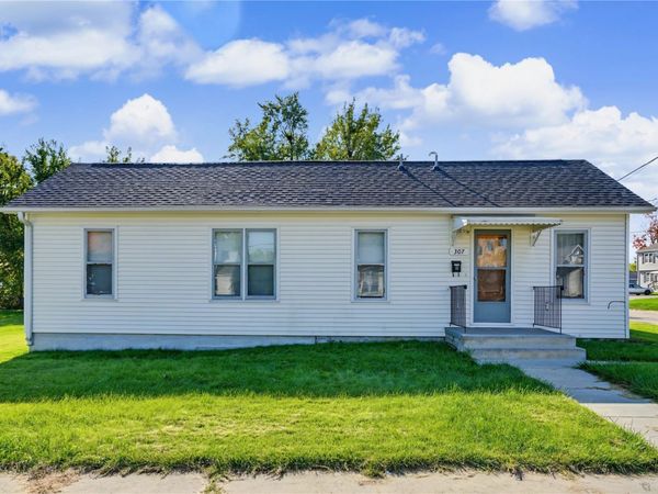 307 9th Avenue, Marion, IA 52302