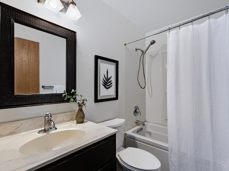 10228 Springbeauty Lane, Springfield Township, OH 45231 Photo 17