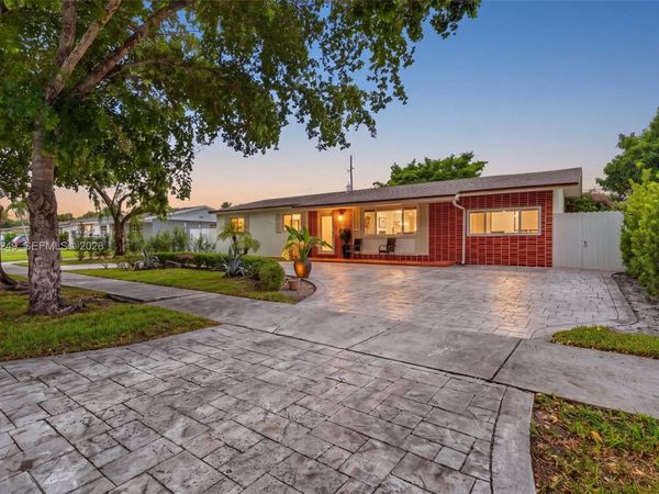 2700 SW 96th Ave , Miami, FL 33165
