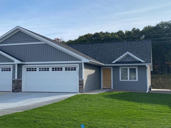5027 Maple Leaf Path, Eau Claire, WI 54703