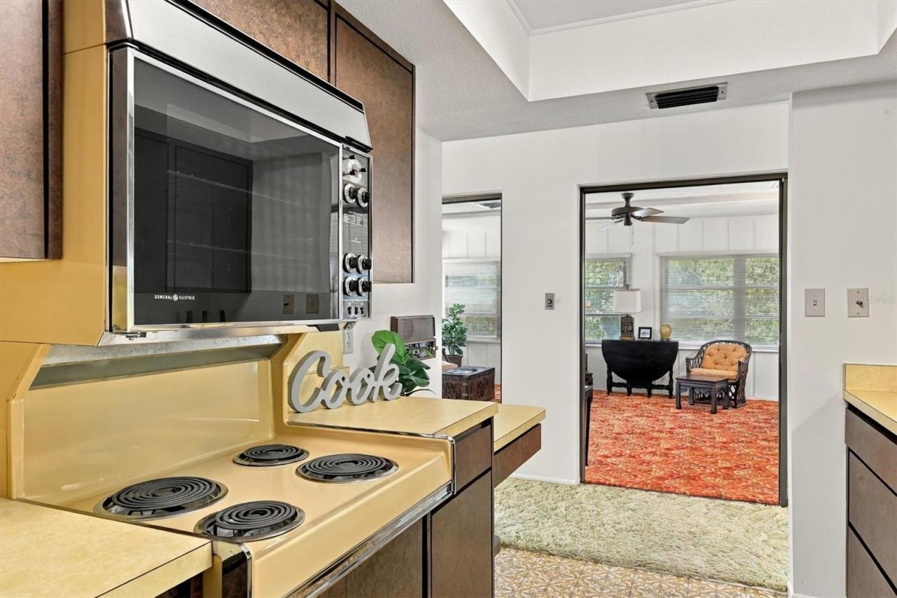 7232 Las Casas Drive , Unit 7232, Sarasota, FL 34243 Photo