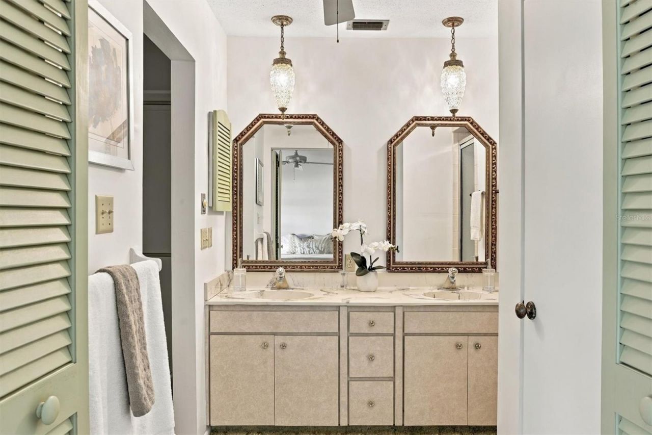 7232 Las Casas Drive , Unit 7232, Sarasota, FL 34243 Photo