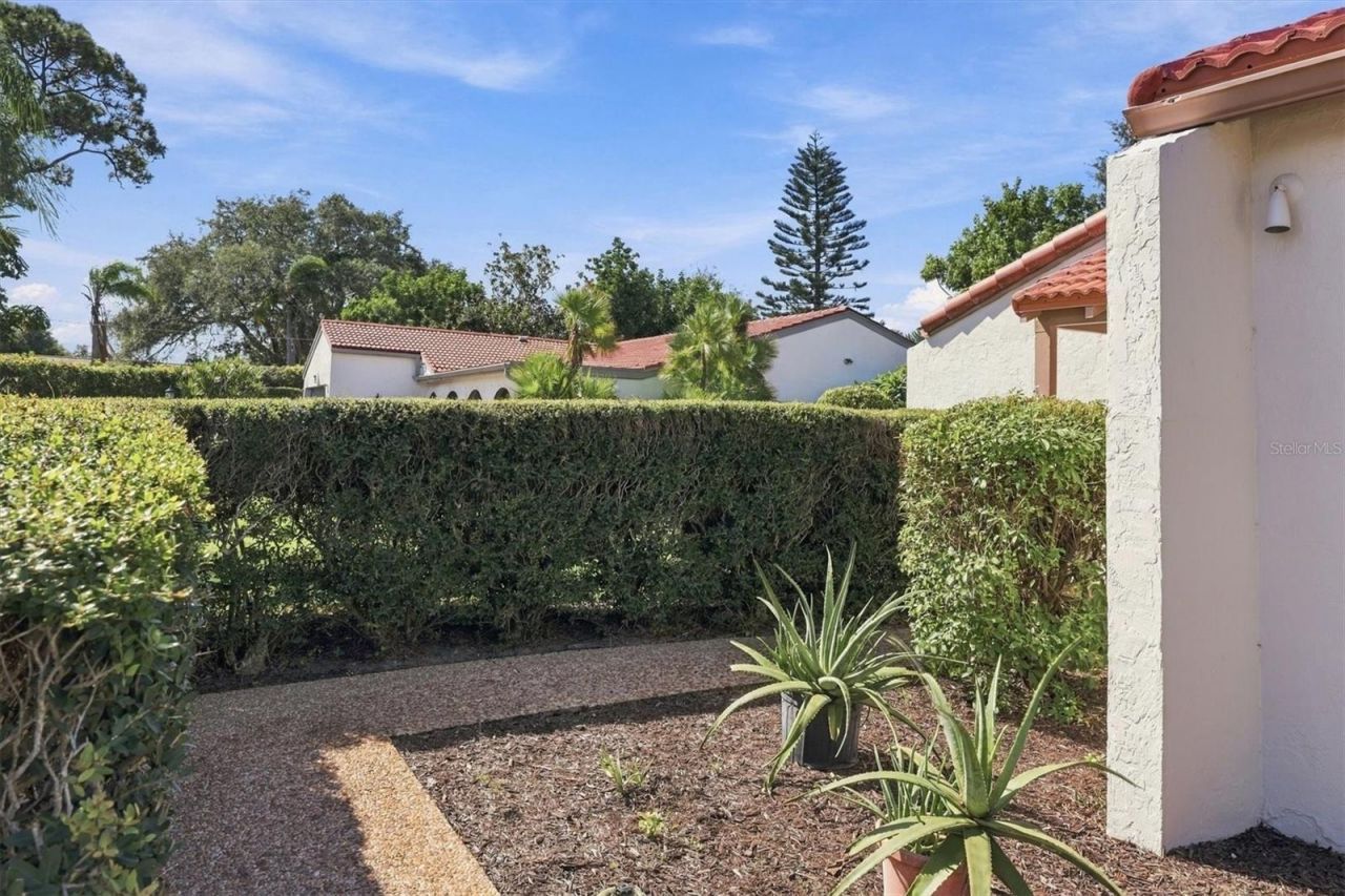 7232 Las Casas Drive , Unit 7232, Sarasota, FL 34243 Photo