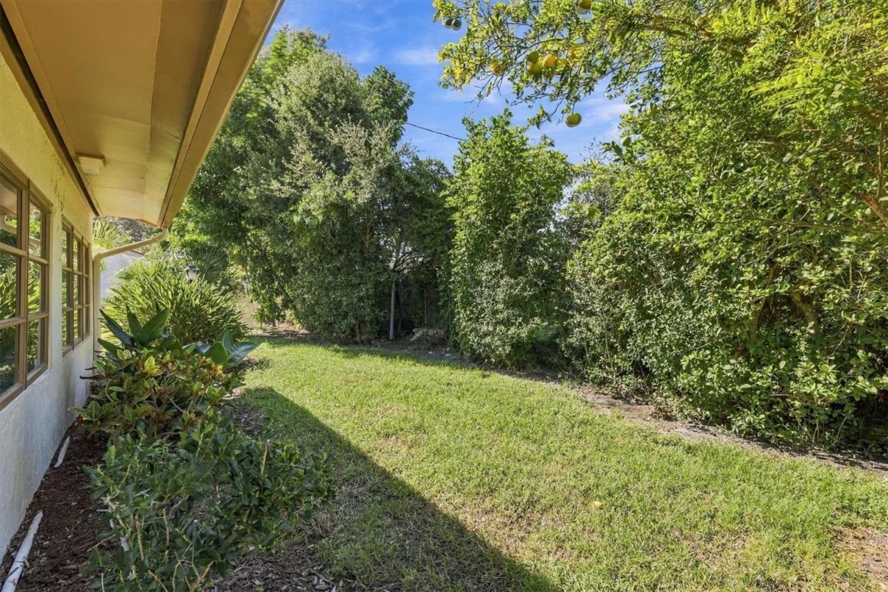 7232 Las Casas Drive , Unit 7232, Sarasota, FL 34243 Photo
