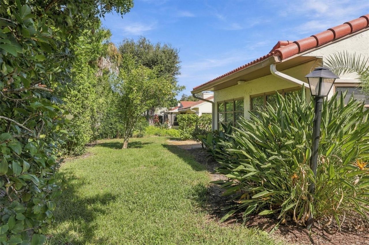 7232 Las Casas Drive , Unit 7232, Sarasota, FL 34243 Photo