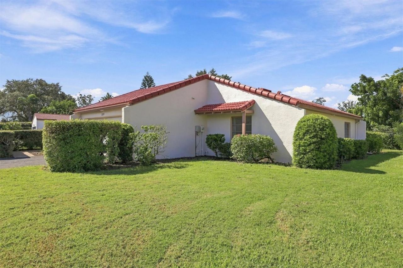 7232 Las Casas Drive , Unit 7232, Sarasota, FL 34243 Photo