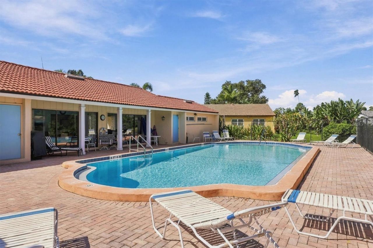 7232 Las Casas Drive , Unit 7232, Sarasota, FL 34243 Photo