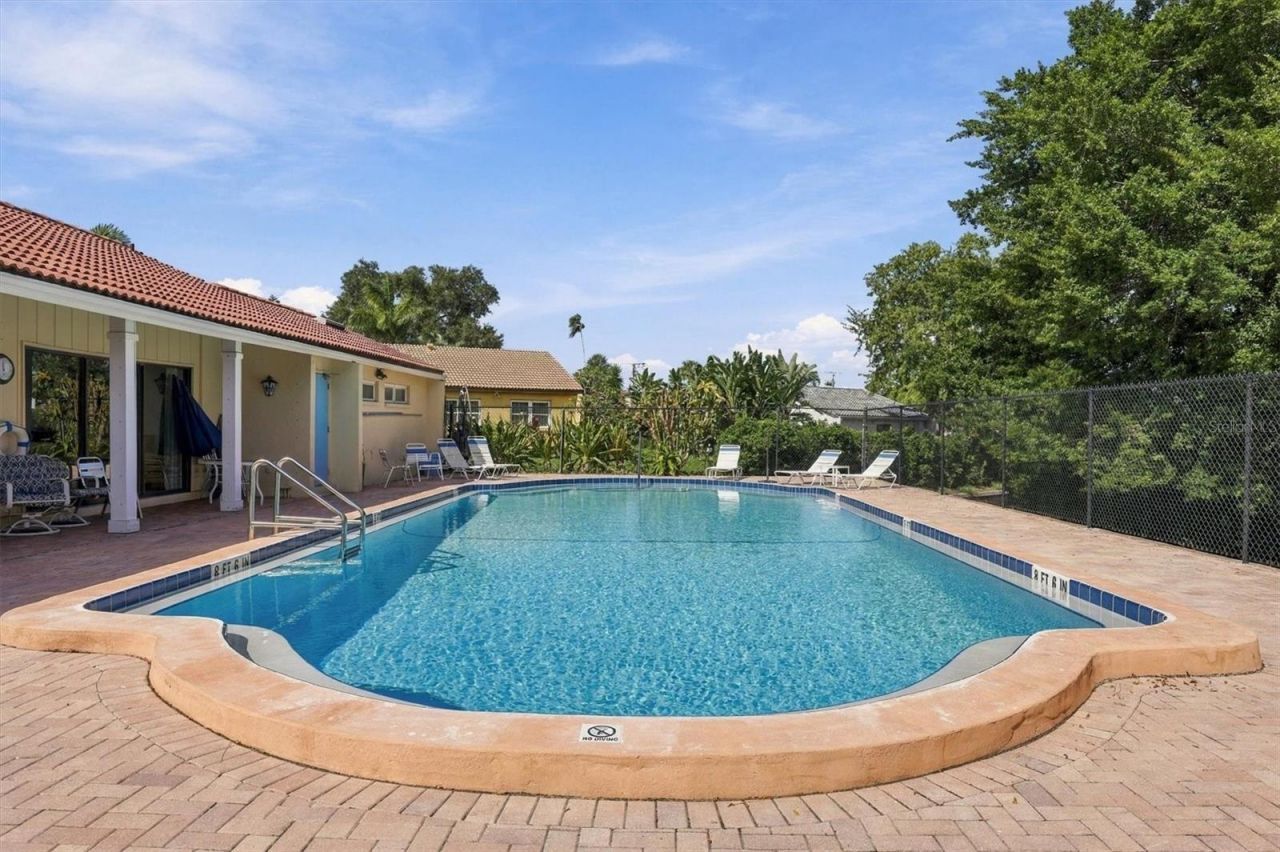 7232 Las Casas Drive , Unit 7232, Sarasota, FL 34243 Photo