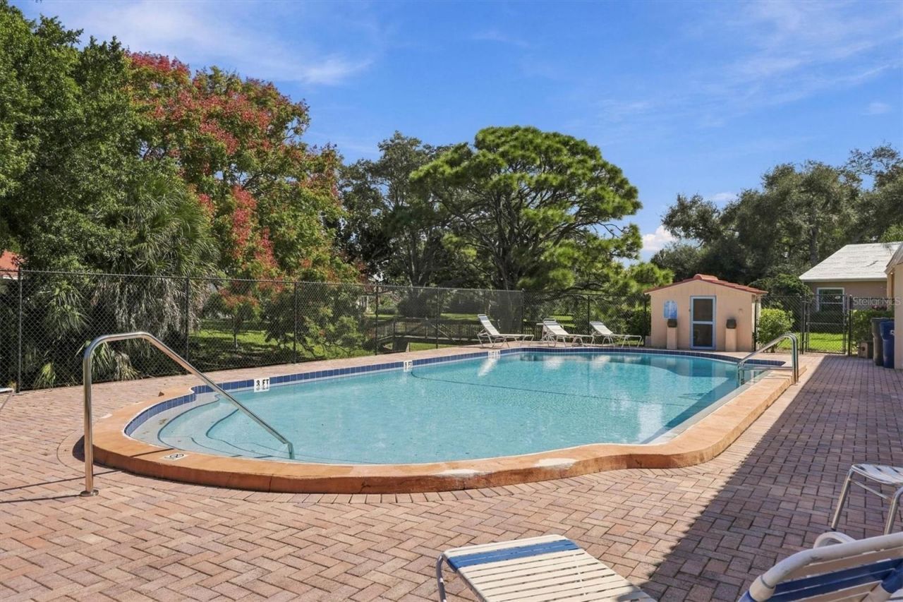7232 Las Casas Drive , Unit 7232, Sarasota, FL 34243 Photo