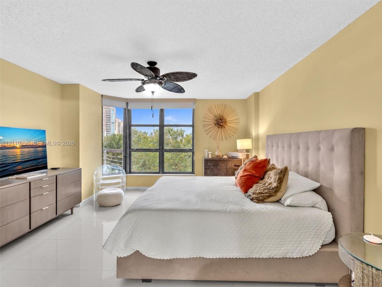 3530 Mystic Pointe Dr , Unit 303, Aventura, FL 33180 Photo