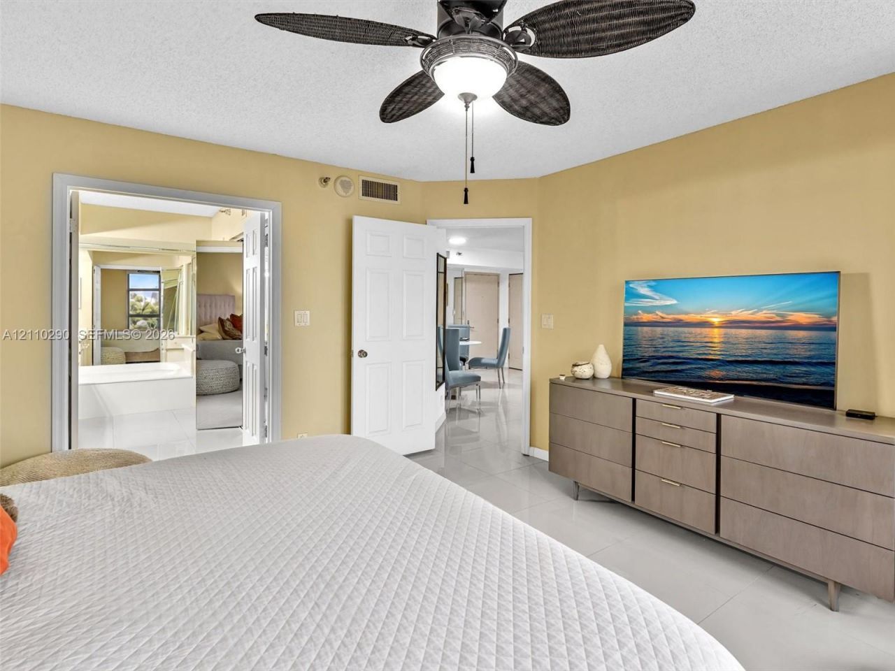 3530 Mystic Pointe Dr , Unit 303, Aventura, FL 33180 Photo