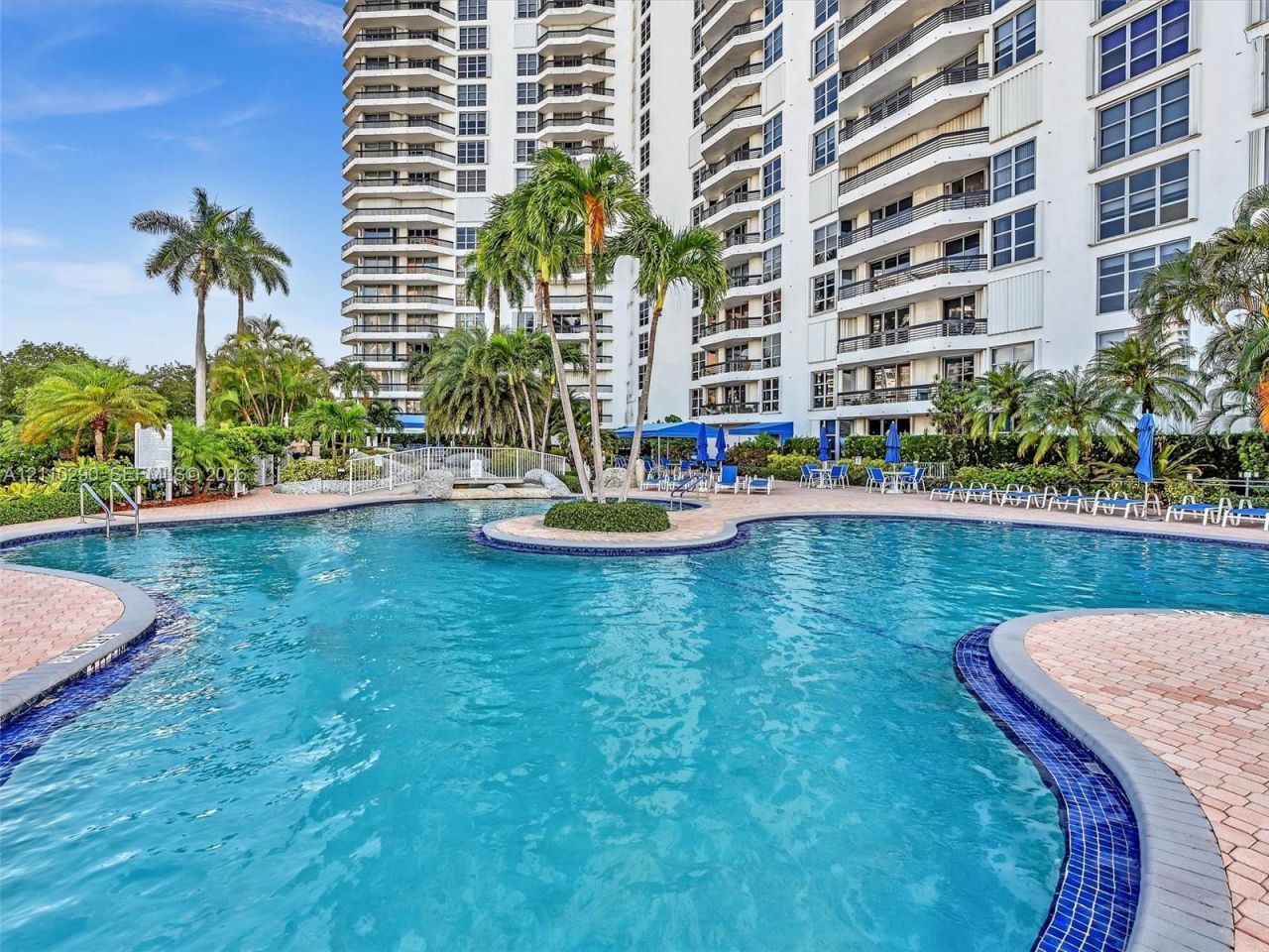 3530 Mystic Pointe Dr , Unit 303, Aventura, FL 33180 Photo