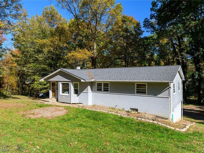 8470 Shadyview Avenue NW, Clinton, OH 44216 Photo 3
