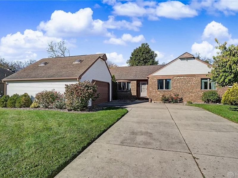 251 Overland Trail, Miamisburg, OH 45342 Photo 2