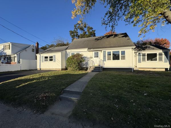 454 N Indiana Avenue , Lindenhurst, NY 11757