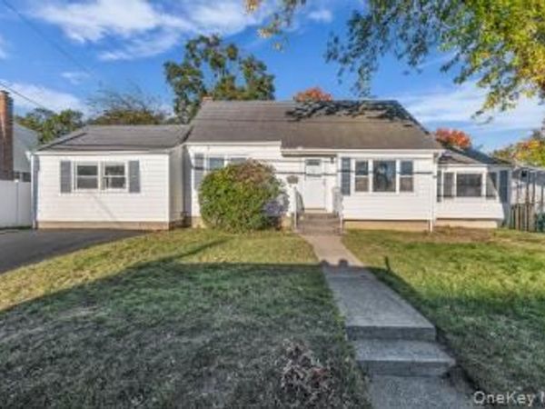 454 N Indiana Avenue , Lindenhurst, NY 11757