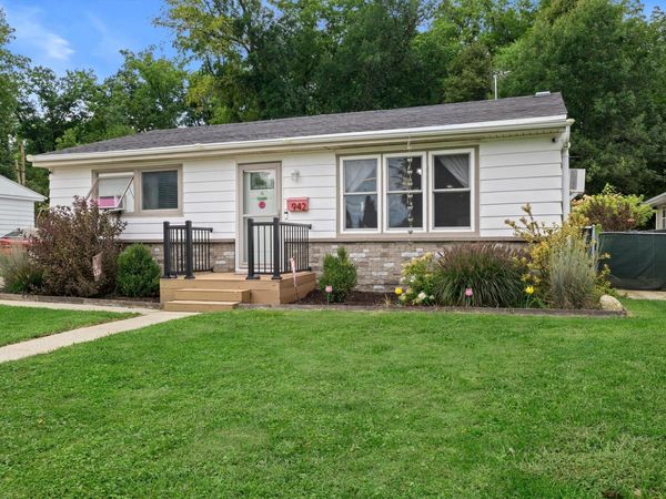 942 Carey St, Lake Geneva, WI 53147