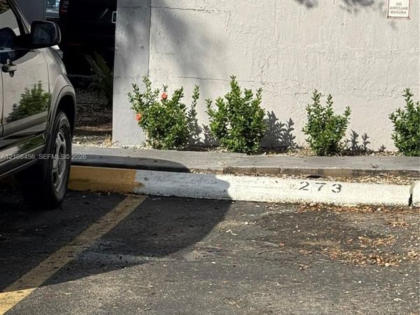 2750 W 76th St, Unit 212, Hialeah, FL 33016