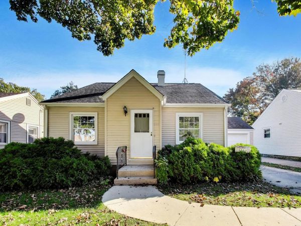 225 S Aldine Avenue, Elgin, IL 60123