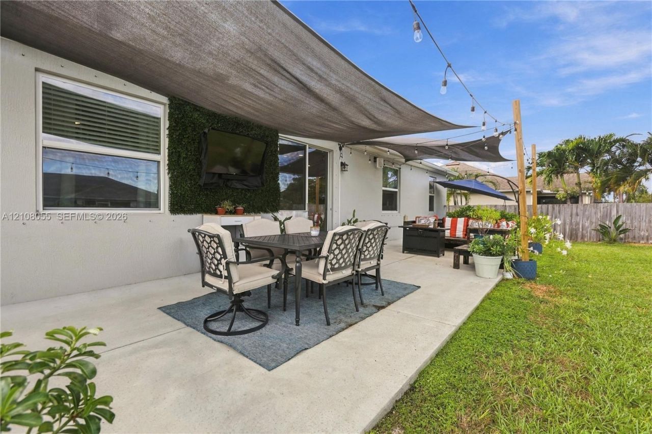 557 SW Lacroix Ave, Port Saint Lucie, FL 34953 Photo