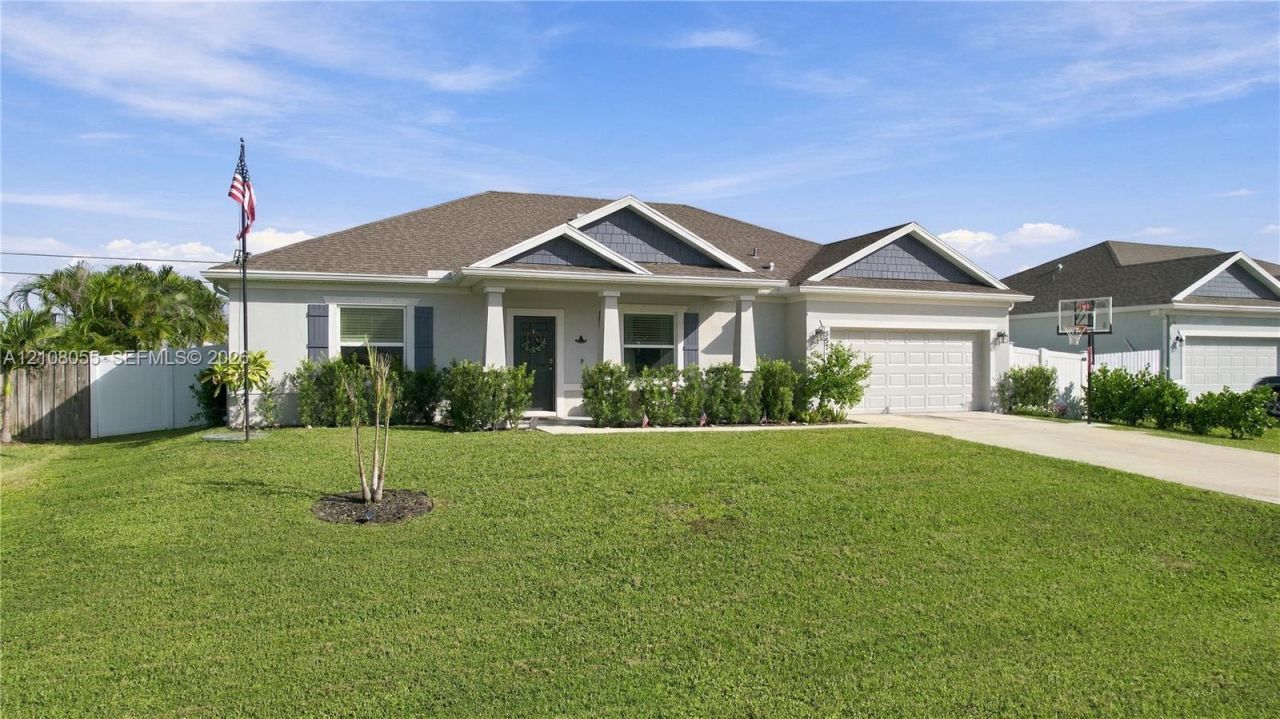 557 SW Lacroix Ave, Port Saint Lucie, FL 34953 Photo