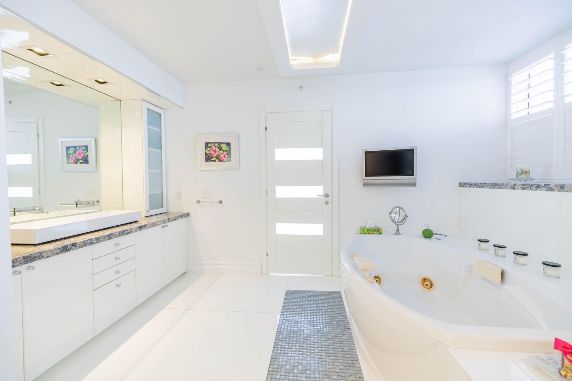 17555 Collins Avenue, Unit 2305, Sunny Isles Beach, FL 33160 Photo