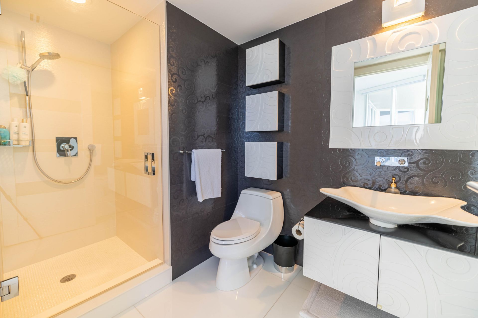 17555 Collins Avenue, Unit 2305, Sunny Isles Beach, FL 33160 Photo