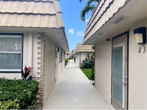 233 SEVILLE J Boulevard, Delray Beach, FL 33484
