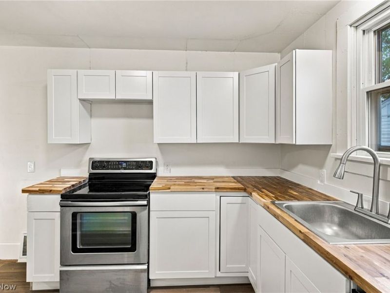 1064 Ridgefield Avenue , Alliance, OH 44601 Photo 6