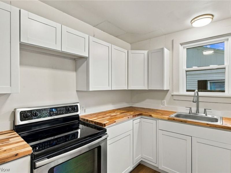 1064 Ridgefield Avenue , Alliance, OH 44601 Photo 7