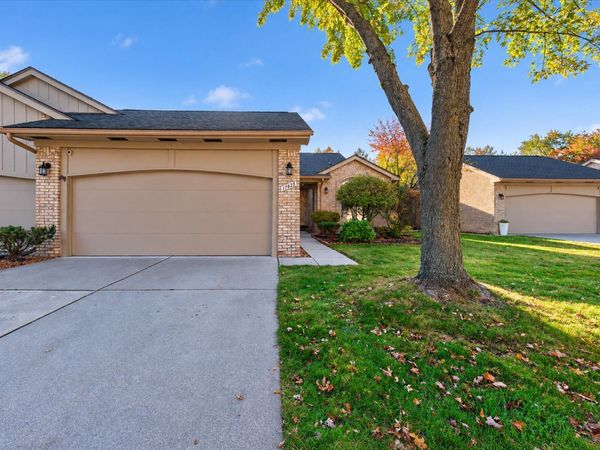 17628 E Kirkwood Drive, Clinton Twp, MI 48038