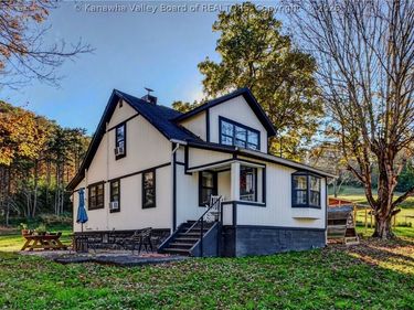 4174 Charleston Road, Gandeeville, WV 25243