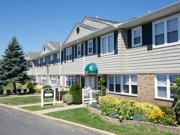 1355 Roanoke Avenue , Unit 10A, Riverhead, NY 11901