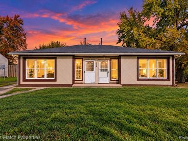 325 E Sheffield Avenue , Pontiac, Mi 48340