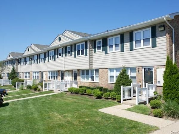1355 Roanoke Avenue , Unit 11LA, Riverhead, NY 11901