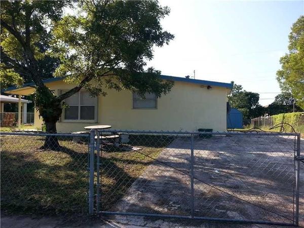 6000 SW 39th Court, Davie, FL 33314