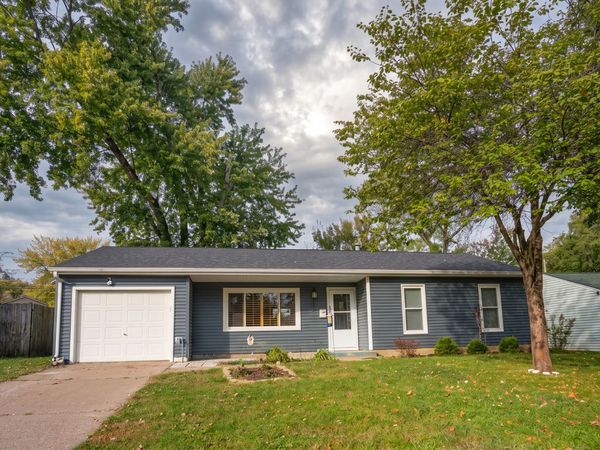 1430 Lakewood Drive , Bettendorf, IA 52722