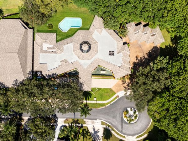 19700 Oakbrook Circle, Boca Raton, FL 33434