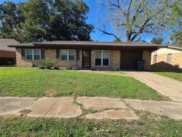 304 S Joyce Street, Lacy Lakeview, TX 76705