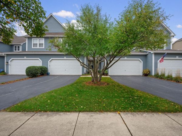 145 Tanglewood Drive , Glen Ellyn, IL 60137