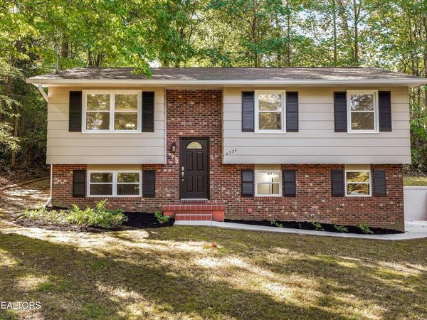 2329 Roundtree Rd, Knoxville, TN 37923