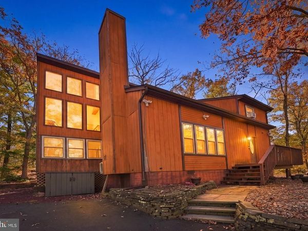 122 DOVER DRIVE , BUSHKILL, PA 18324