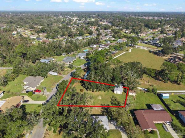 6114 Confederate Dr, Pensacola, FL 32503