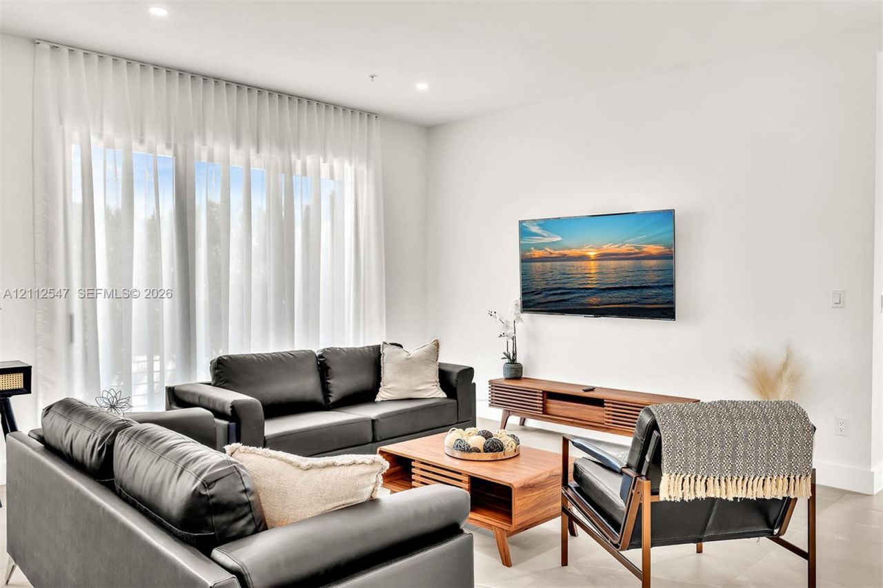2100 Miami Rd , Unit 204, Fort Lauderdale, FL 33316 Photo