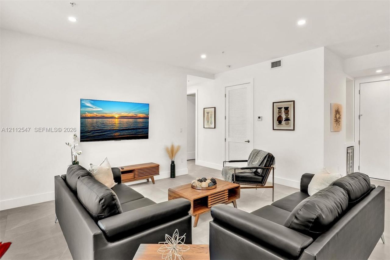 2100 Miami Rd , Unit 204, Fort Lauderdale, FL 33316 Photo