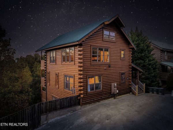 749 Chickasaw Gap Way, Pigeon Forge, TN 37863
